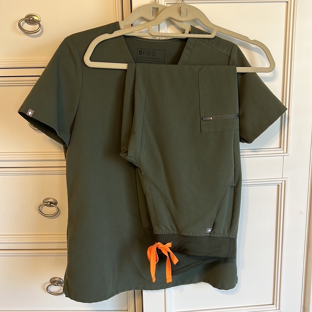 Figs scrubs set— “Dark Olive”, size small